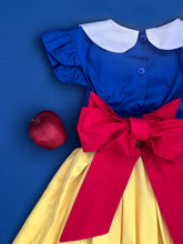 Load image in gallery viewer, Snow White Dress Model 1946